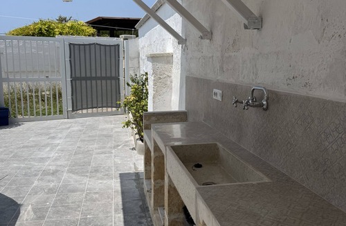 Marina di Lizzano Apartment | CASA TRAMONTANA , independent apt, 150 mt from the beach
