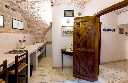 San Vito dei Normanni House | Casa Vega A: A welcoming apartment that is part of an ancient country house in the characteristic style of the Apulian countryside, with Free WI-FI.