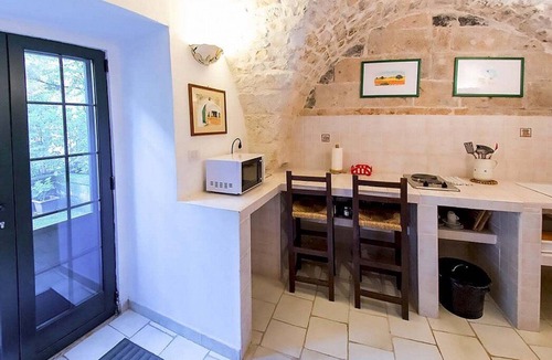 San Vito dei Normanni House | Casa Vega A: A welcoming apartment that is part of an ancient country house in the characteristic style of the Apulian countryside, with Free WI-FI.