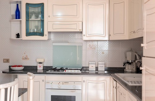 Trappeto Apartment | Casa Viola Apartment Near the Sea with Wi-Fi