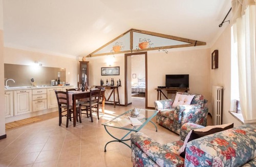 Allerona House | Casale Montemoro – Private Pool & Garden | Sleeps 10 - Happy Rentals