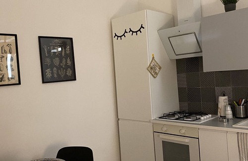 Bari City Centre Apartment | casaRó, cozy, comfortable,800mt from ferr/centr station,.a treat!