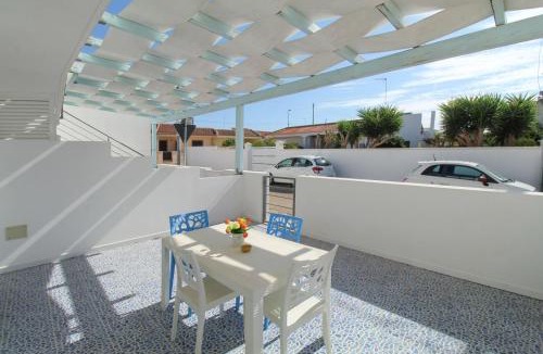 Posto Rosso House | Case vacanza Bluè a 200 mt mare - Apulia Home
