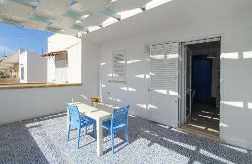 Posto Rosso House | Case vacanza Bluè a 200 mt mare - Apulia Home