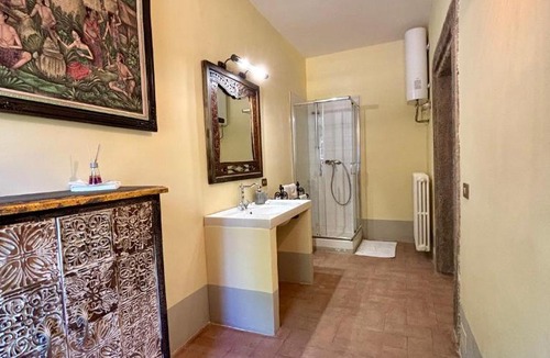 Vetralla House | Castello Vinci Historic Room with Private Bathroom