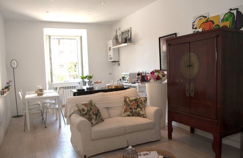 Quartiere III Pinciano House | Center 2 Rooms is a modern and comfortable apartment located on the first floor.