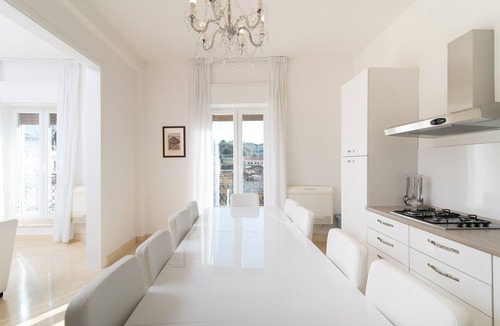 Rione III Colonna Apartment | CHARMING APARTMENT PIAZZA DI SPAGNA/TREVI FOUNTAIN OVERLOOKING QUIRINALE