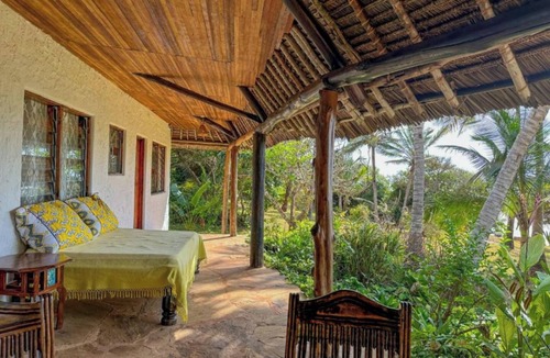 Ukunda House | Charming beachfront 4-bedroom cottage in Msambweni, 45 minutes from Diani.