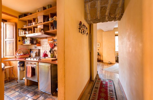 Celio Apartment | Charming Bright Colosseum