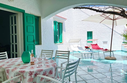 Villanova Villa | Charming, light-filled Mediterranean Villa – sleeps 2-6, only 250 m from the Sea