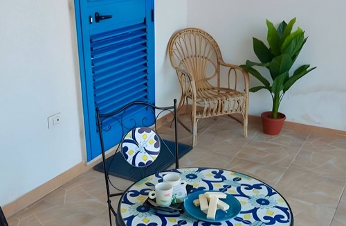 Brindisi Villa | Charming Villetta with Private Walled Garden 13 minutes from a pristine beach!