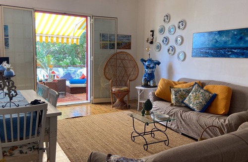 Carini Villa | Chez Silvia Family Affordable Villa By The Sea The villa stands in a strategic