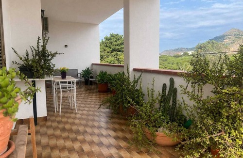 Partanna Apartment | Chiron House - a stone's throw from Mondello