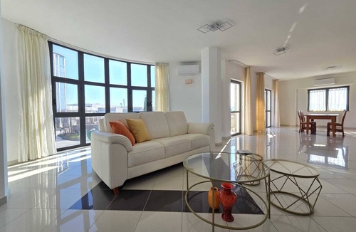 Ripalimosani Apartment | City Hub Urban Flat