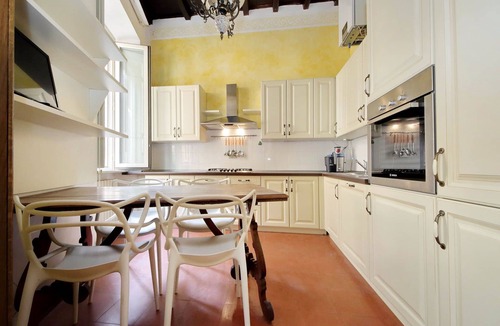 Rione IV Campo Marzio Apartment | Classic 1Bd Apt Near Spanish Steps, Via del Corso