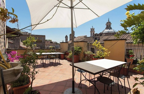Rione V Ponte Apartment | Clock Terrace House