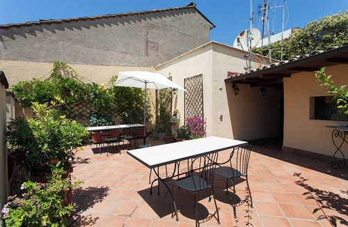 Rione V Ponte Apartment | Clock Terrace House
