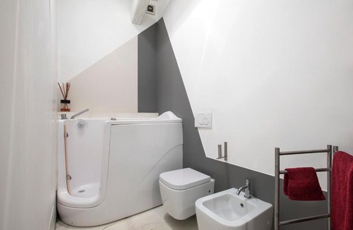 Rione XI Sant'Angelo Apartment | Colosseum & Piazza Venezia Boutique Apartment