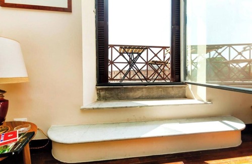 Celio Apartment | COLOSSEUM VIEW- AN AUTHENTIC ROMAN EXPERIENCE ENRICHED BY HISTORY & EXCLUSIVITY