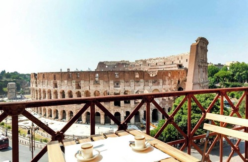Celio Apartment | COLOSSEUM VIEW- AN AUTHENTIC ROMAN EXPERIENCE ENRICHED BY HISTORY & EXCLUSIVITY