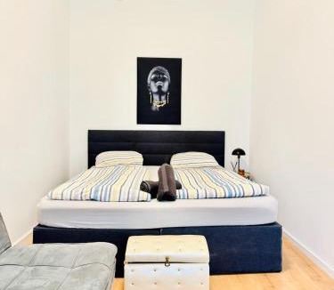 Schottenfeld Apartment | Comfortable 5BR Accommodation 7 Min to Westbahnhof