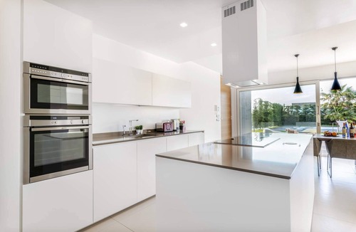Noci House | Contemporary property with Terrace and Sunbathing Area