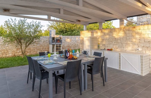 Noci House | Contemporary property with Terrace and Sunbathing Area