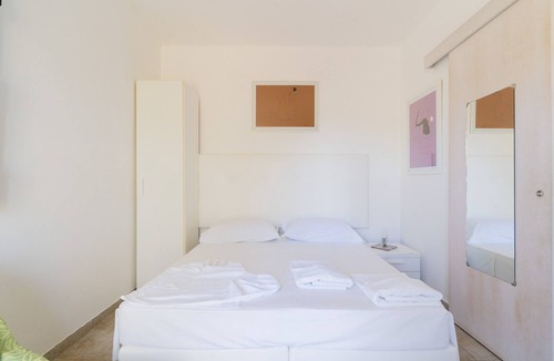 Tuglie House | Core Resort - 3 Apartment with Shared Pool, Wi-Fi, and Air Conditioning