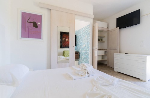Tuglie House | Core Resort - 3 Apartment with Shared Pool, Wi-Fi, and Air Conditioning