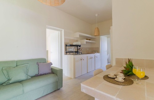 San Vito dei Normanni Villa | Cosy apartment in villa for 5 guests with pool, WIFI, A/C and TV, close to Ostuni