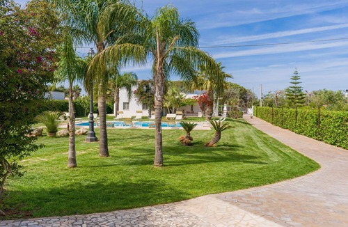 San Vito dei Normanni Villa | Cosy apartment in villa for 5 guests with pool, WIFI, A/C and TV, close to Ostuni