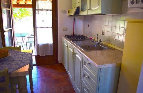 Castiglione del Lago Apartment | Cosy apartment for 4 people with pool, WIFI, patio and pets allowed