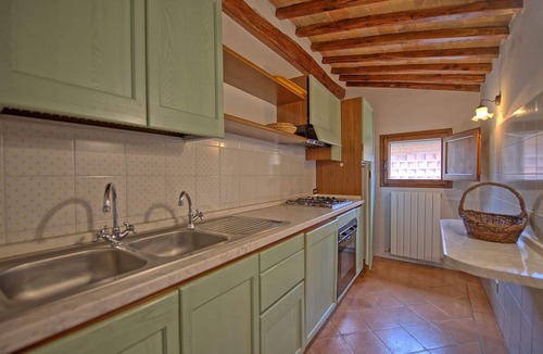 Monteroni d'Arbia Apartment | Cosy apartment for 5 people with pool, WIFI and panoramic view, close to Siena
