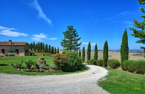 Monteroni d'Arbia Apartment | Cosy apartment for 5 people with pool, WIFI and panoramic view, close to Siena
