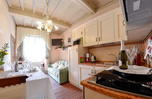 Cortona Old Town Apartment | Cosy apartment for 2 guests with WIFI, A/C, TV and panoramic view