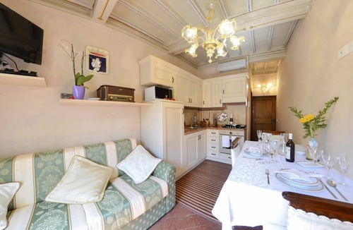 Cortona Old Town Apartment | Cosy apartment for 2 guests with WIFI, A/C, TV and panoramic view