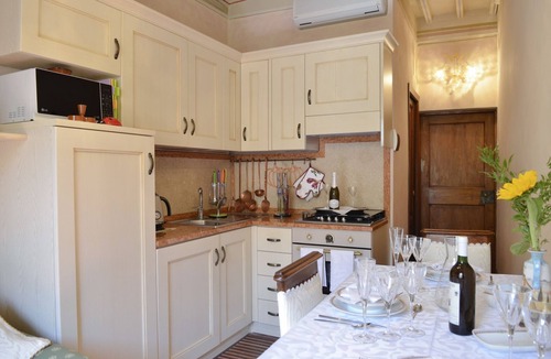 Cortona Old Town Apartment | Cosy apartment for 2 guests with WIFI, A/C, TV and panoramic view