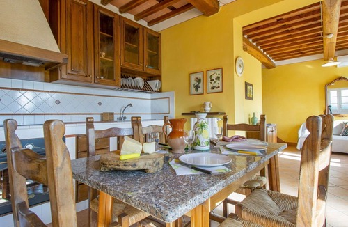 Fucecchio Apartment | Cosy apartment for 4 people with pool, WIFI, A/C, balcony and pets allowed