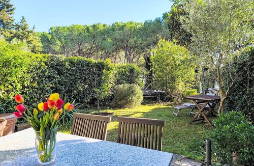 Giuncarico Apartment | Cosy apartment for 4 guests with WIFI, TV, patio, pets allowed and panoramic view