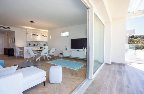 Scarlino Apartment | Cosy apartment for 4 people with WIFI, hot tub, A/C, terrace, pets allowed and panoramic view