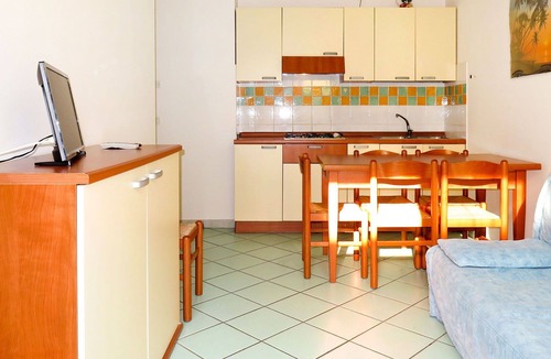Rosapineta Apartment | Cosy apartment for 5 people with pool, A/C, WIFI, TV, patio and pets allowed