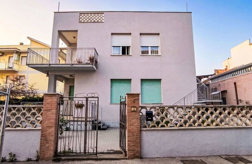 Follonica Apartment | Cosy apartment for 6 guests with WIFI, TV, terrace and pets allowed