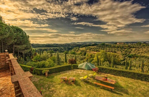 Montaione Apartment | Cosy apartment for 6 guests with pool, WIFI, veranda and panoramic view, close to San Gimignano