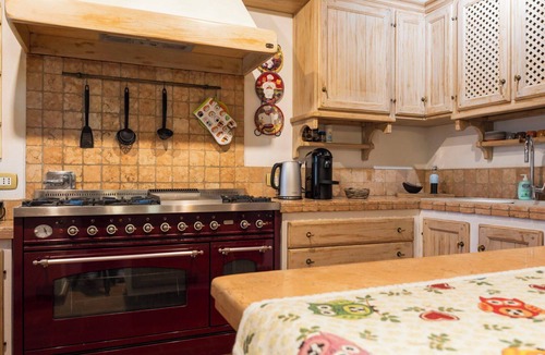 Panicale Apartment | Cosy apartment for 6 people with A/C, WIFI, pool, TV, patio and pets allowed