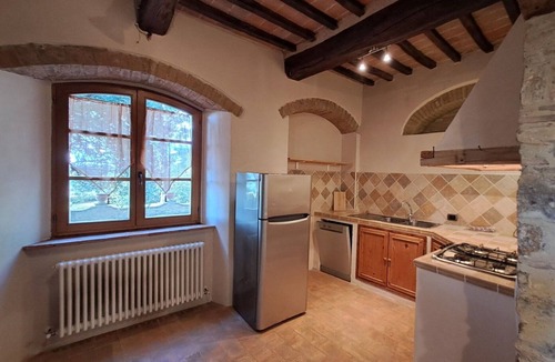 Poggibonsi Apartment | Cosy apartment for 6 people with A/C, WIFI, pool, TV and panoramic view, close to San Gimignano