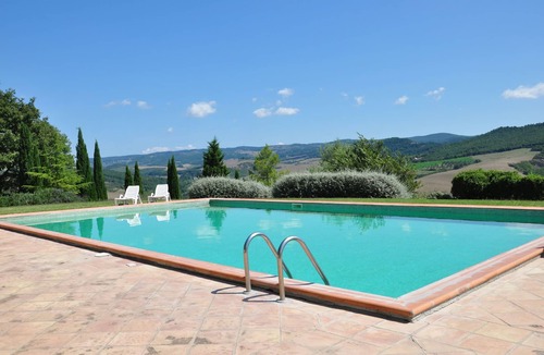 Il Poggio Apartment | Cosy apartment for 6 people with WIFI, pool, TV, pets allowed and panoramic view