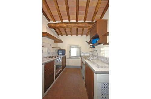 Montalcino Apartment | Cosy apartment for 7 people with A/C, pool, TV, pets allowed and panoramic view