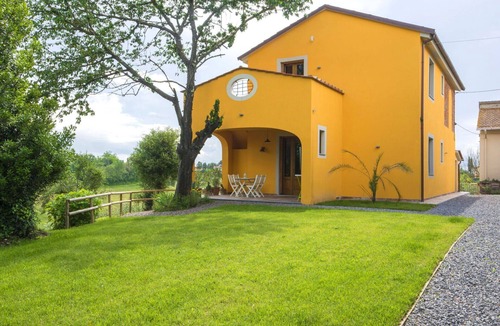 Fucecchio Villa | Cosy apartment in villa for 4 guests with pool, A/C, WIFI and pets allowed