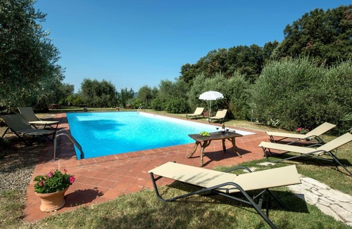 Simignano House | Cosy apartment in villa with WIFI, A/C, pool, terrace, pets allowed and panoramic view