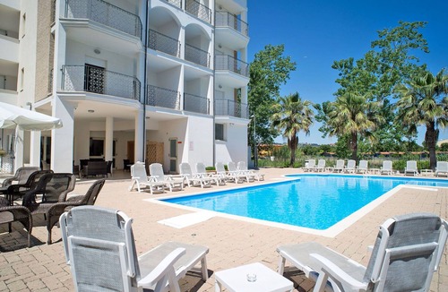 Tortoreto Lido Apartment | Cosy apartment for 4 people with pool, WIFI, A/C, TV, terrace and pets allowed